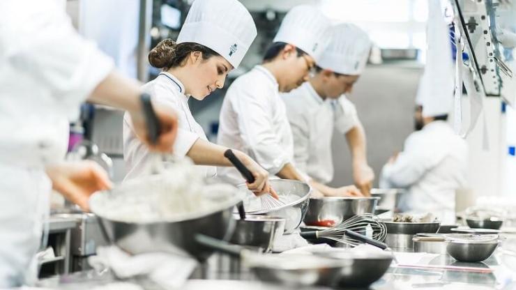 Các câu hỏi phỏng vấn phụ bếp: Bí quyết thành công trong ngành ẩm thực
