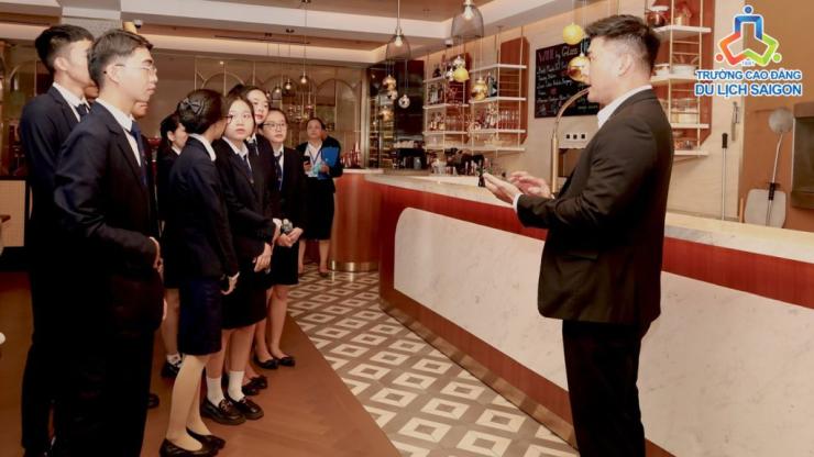 Việc làm Nhà hàng khách sạn TPHCM: Cơ hội và Hướng dẫn chi tiết